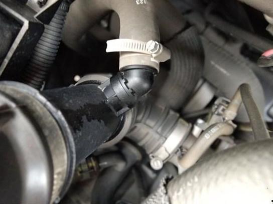 国产汽车漏油的视频